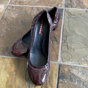 PRADA PUMPS!